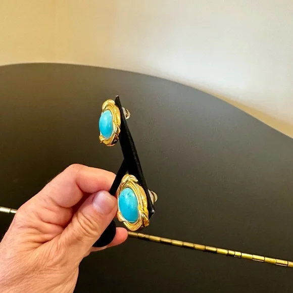 CHANEL 90’s VINTAGE RETRO ICONIC COUTURE LUXURY AUTHENTIC RUNWAY RARE EARRINGS - Picture 14 of 17